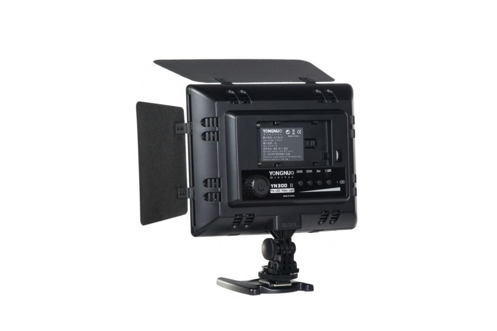Накамерный свет светодиодный Yongnuo YN-300 III LED 3200-5600K