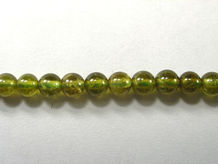 Бусина из граната зеленого (гроссуляра), шар гладкий 4 мм