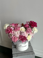 Цветочная коробка в розовых оттенках размер S