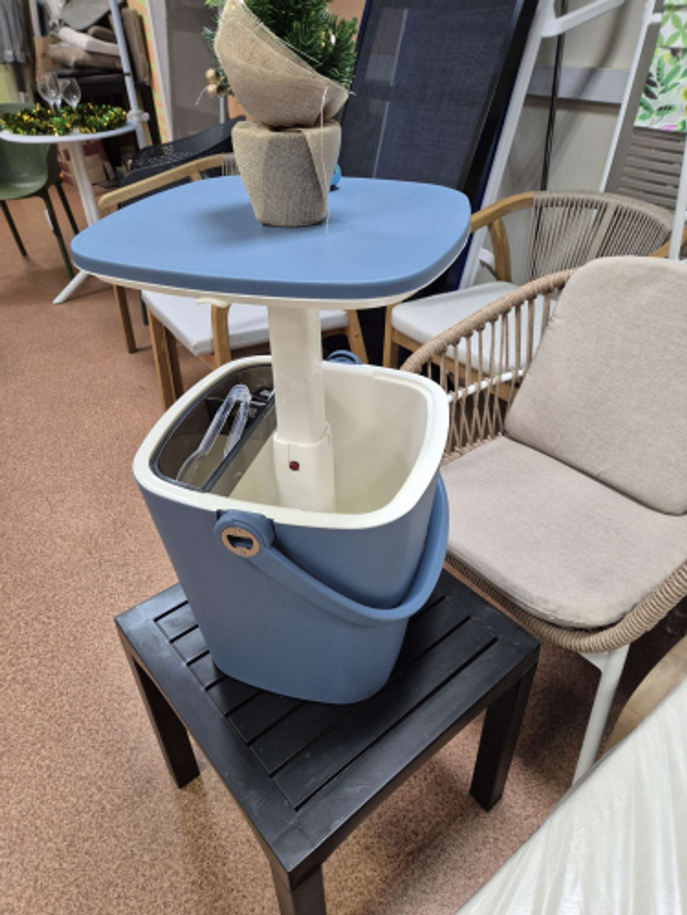 Стол пластиковый мини-бар Tagliamento Pop Up Cool Bar, синий, белый