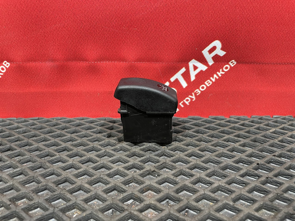 Кнопка освещения за кабиной