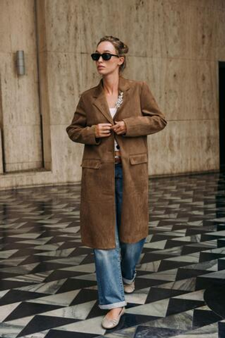 ZARA ПАЛЬТО-СЮРТУК ИЗ ЗАМШИ С БРОШЬЮ, ТАБАЧНО-КОРИЧНЕВЫЙ