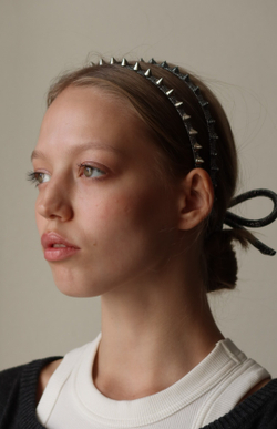 Тонкий ободок с шипами