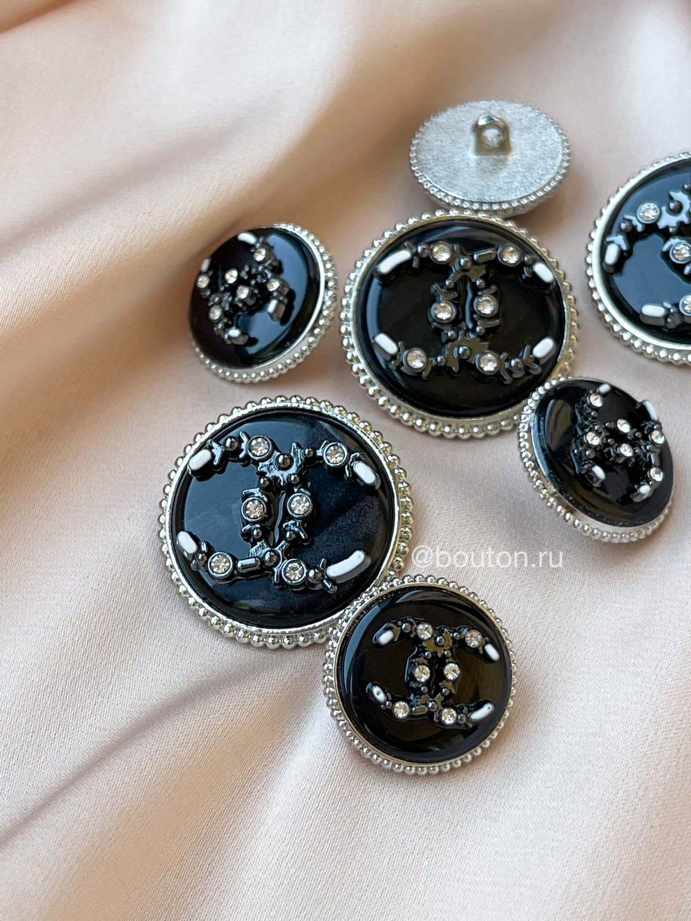 Пуговицы Шан. Черные Перламутр черное лого