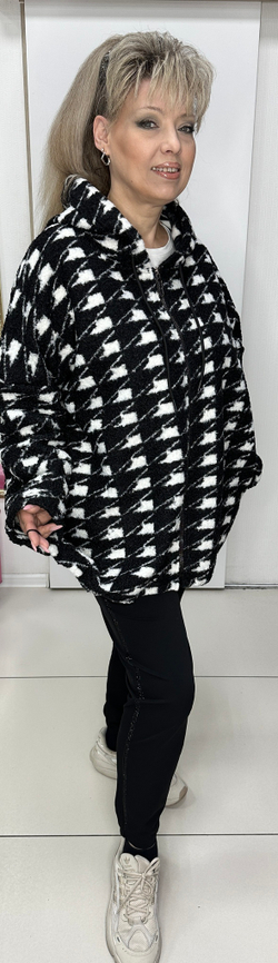 Теплый жакет-куртка без подкладки с капюшоном