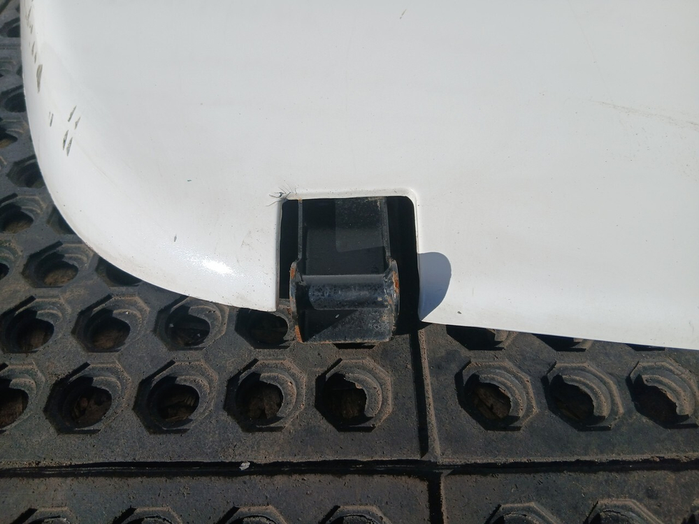 Спойлер кабины верхний 2022г.