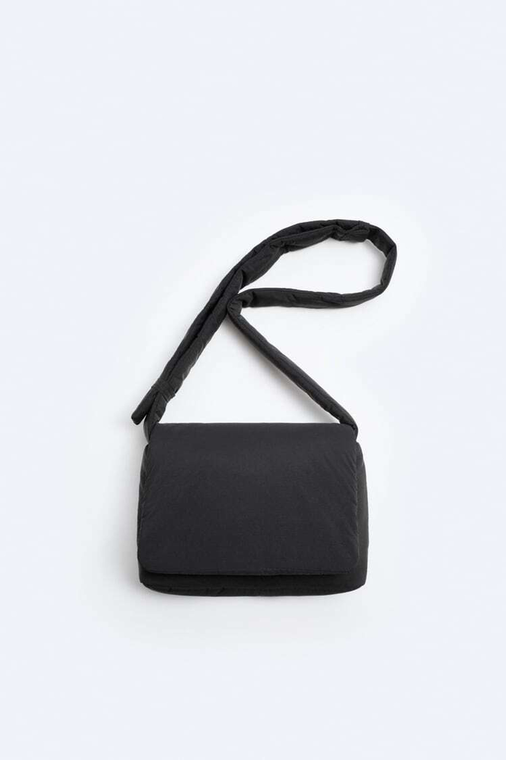 ZARA СУМКА ИЗ НЕЙЛОНА С КЛАПАНОМ, ЧЕРНЫЙ