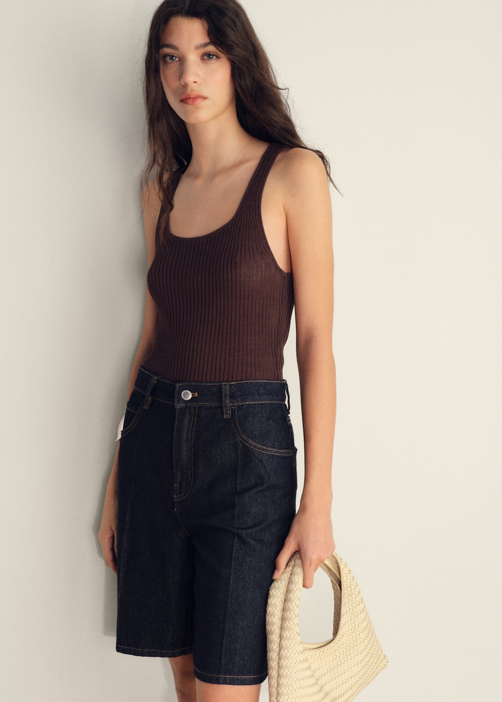 Джинсовые бермуды с высокой посадкой и эффектом потертости