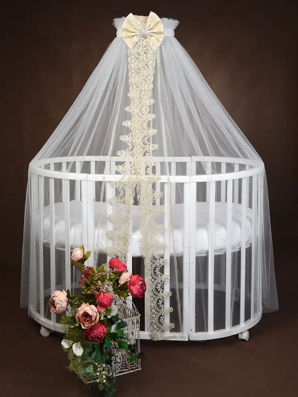 Балдахин с кружевом и брошью "Версаль"