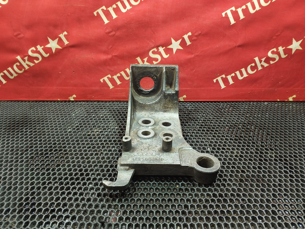 Кронштейн бампера левый