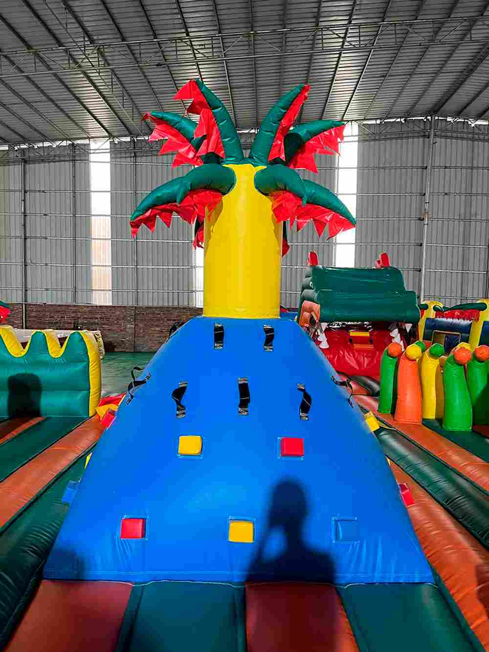 Коммерческий надувной батут "Змей Горыныч 3"  3 модуля 18*10*9 м