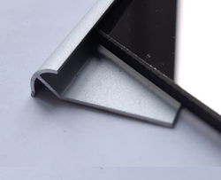 Алюминиевый профиль внешний скругленный чёрный RJE