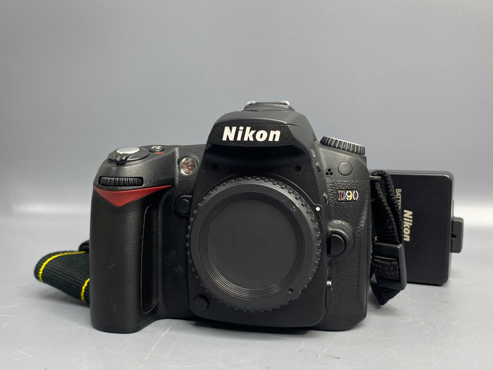 Nikon D90, зеркало не фиксируется