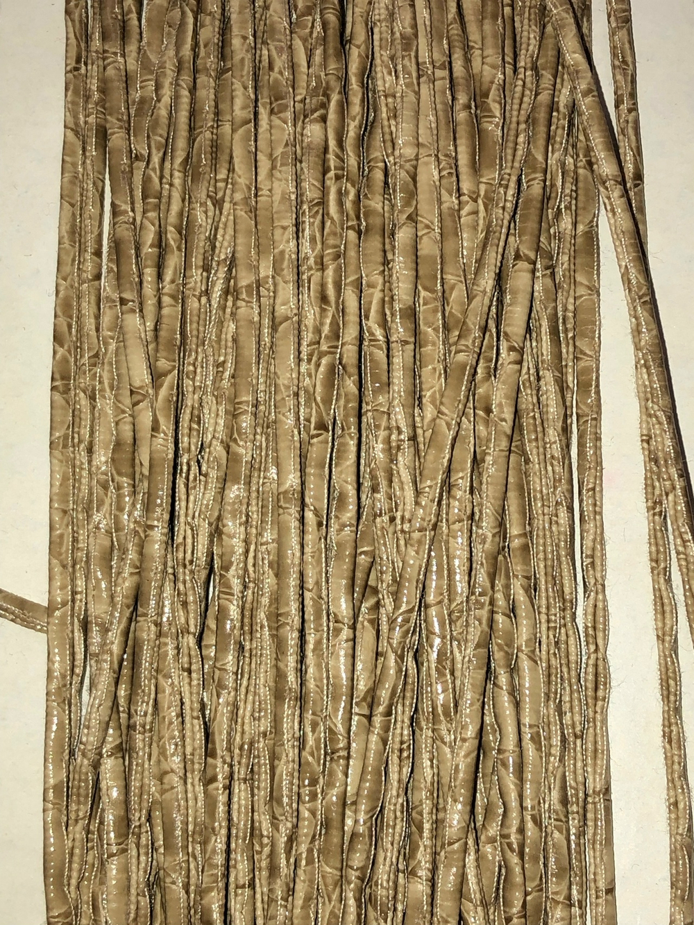 Отделочный кожзам шнурок