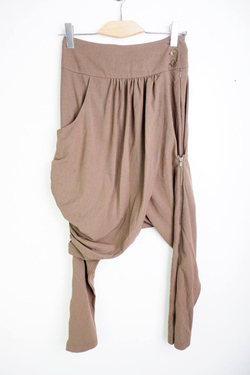 Брюки оригинального кроя, маркировка 40, визуально на 46 размер