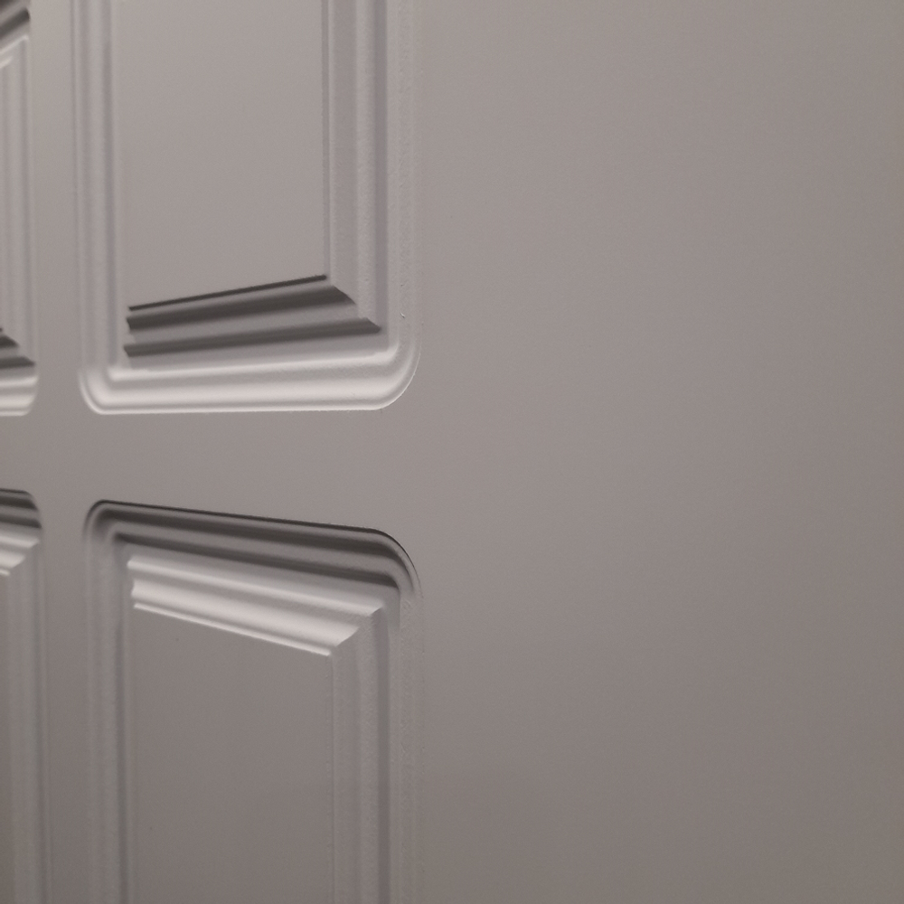 Входная металлическая белая дверь с зеркалом RеX (РЕКС) 8 Силк сноу / зеркало Пастораль Бетон темный