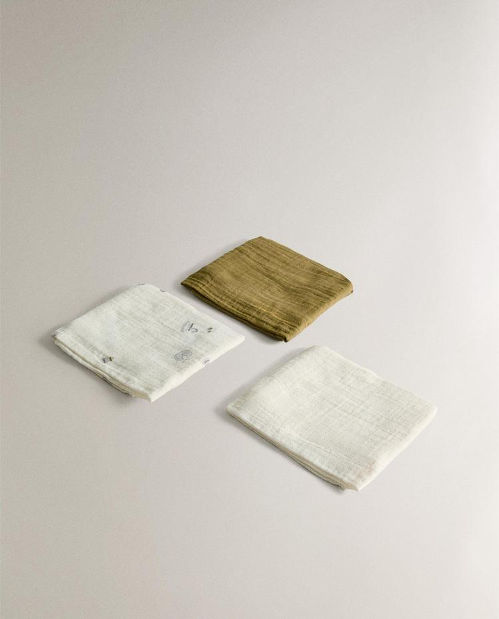 ZARA HOME ДЕТСКИЕ МУСЛИНОВЫЕ САЛФЕТКИ (3 ШТ.), ЭКРЮ