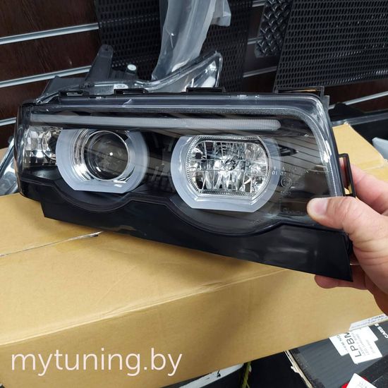Передние фары 3D Angel Eyes для BMW 7 E38 (94-01) черные