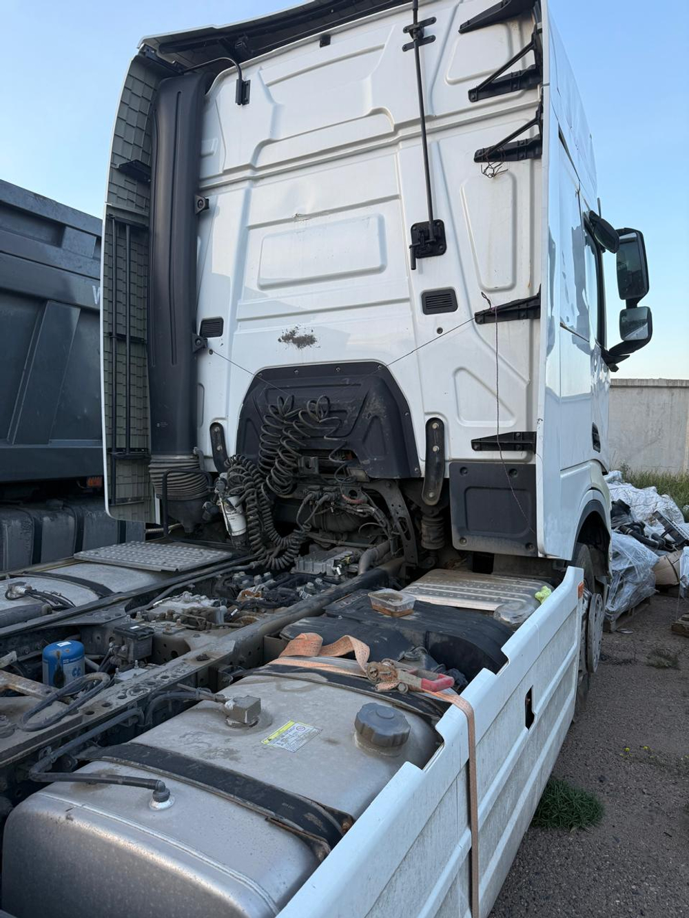 Shacman (Shaanxi) SX* 4x2 Седельный тягач SX4188YY381 (Дизельный, 12,5 л, 473 л.с., АТ)