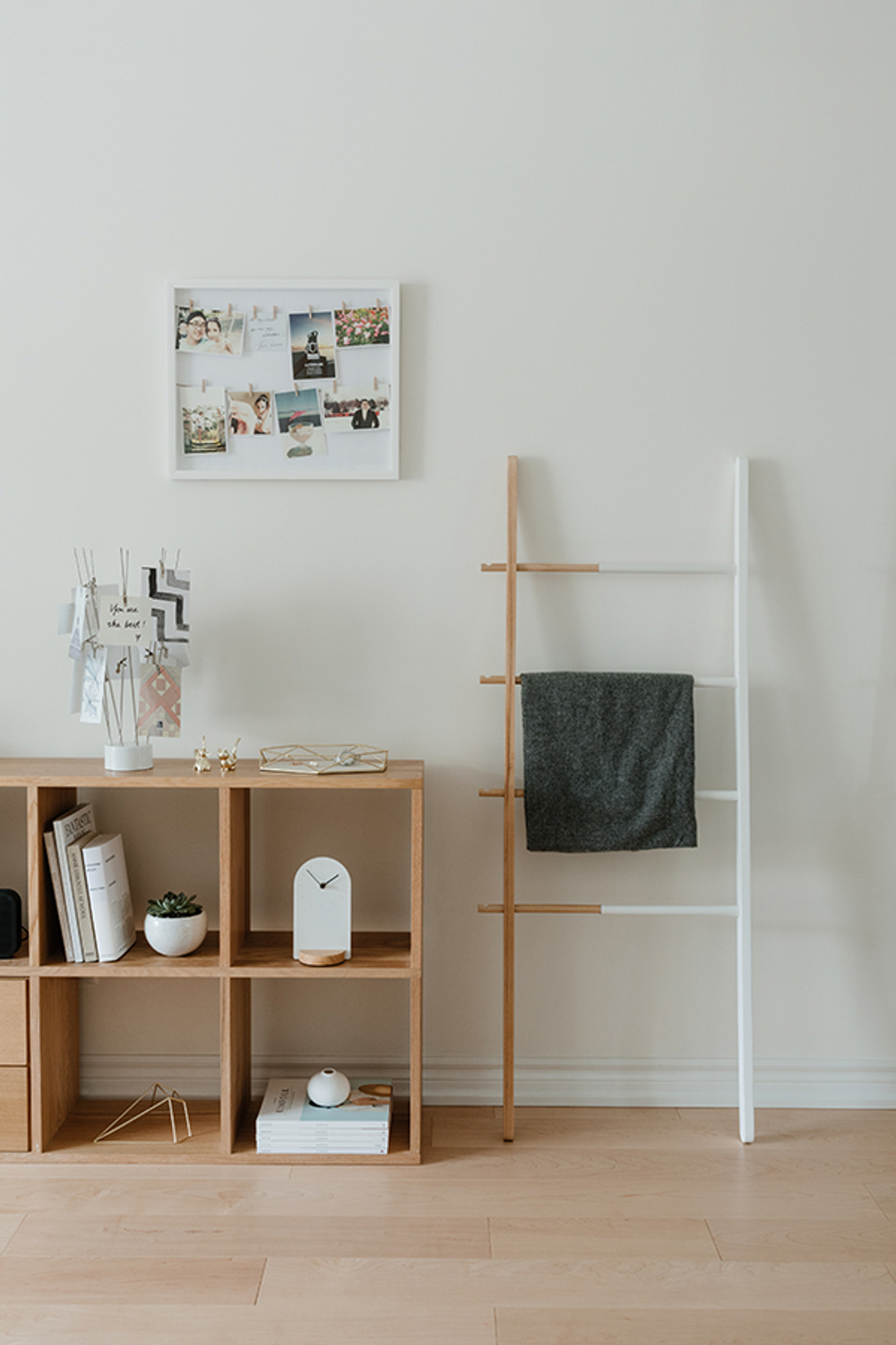 Панно с зажимами для 12 фотографий clothesline белое