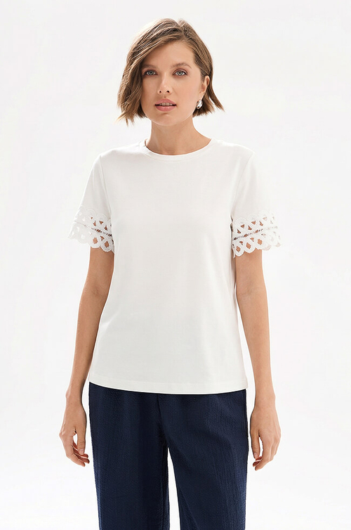 23597 Футболка женская (молочный)