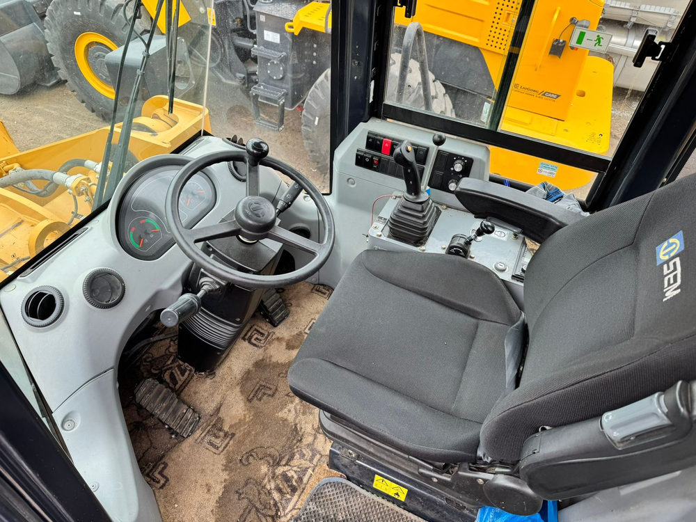 Caterpillar SEM 658 Фронтальный погрузчик SEM 658 D (Дизельный, 9,7 л, 220 л.с., АТ)