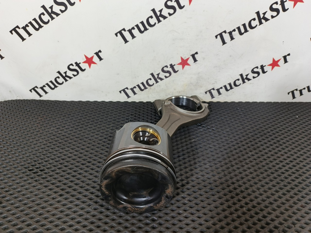 Поршень с шатуном