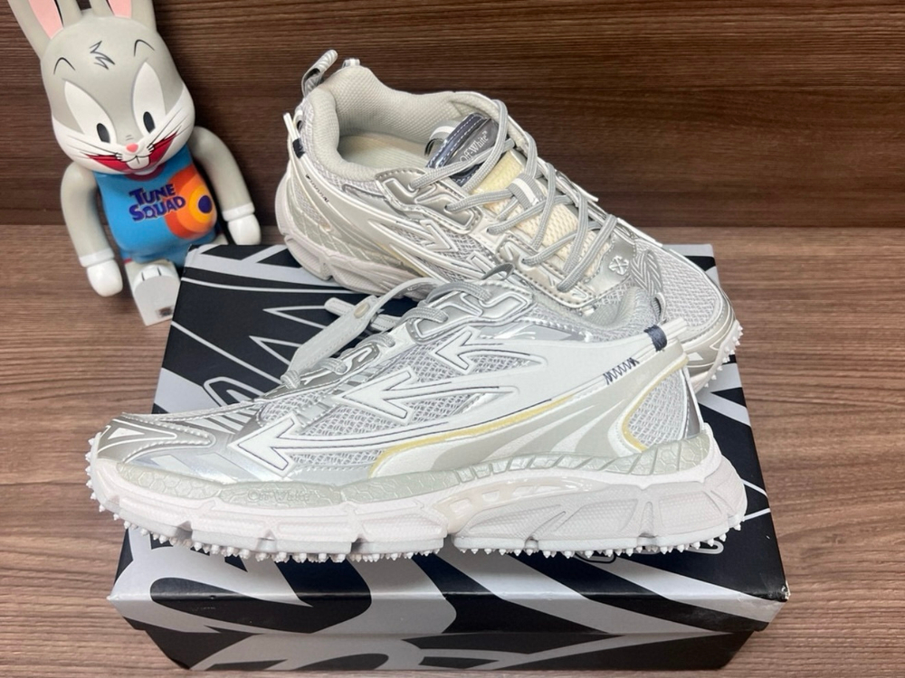 Off-White Be Right Back Braun
