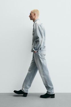 ZARA ДЖИНСЫ STRAIGHT FIT С МЕТАЛЛИЧЕСКИМИ ЗАКЛЕПКАМИ, ГОЛУБОЙ