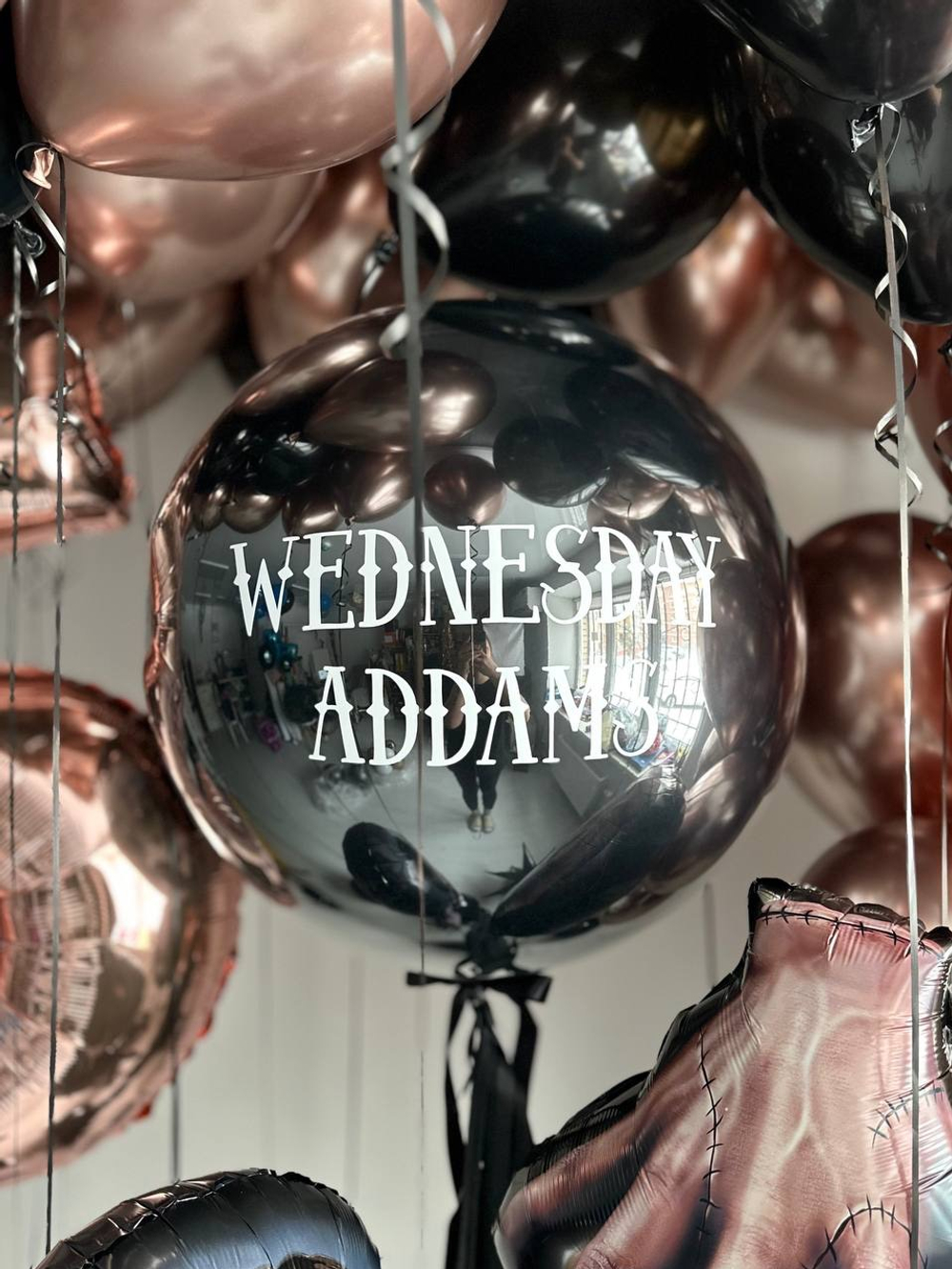 Шары Венздей рука розовое золото/черный/еж №4816