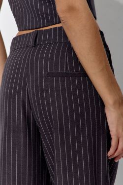 Брюки бананы в полоску темно-серого цвета