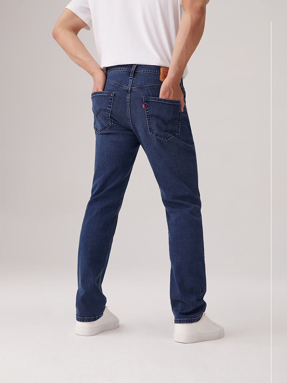 Мужские свободные джинсы Levi's 541 Athletic Taper 18181-0883