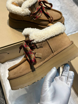 Женские зимние ботинки UGG