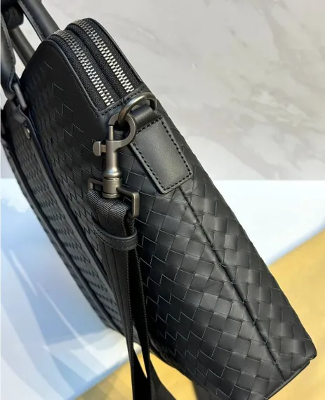 Кожаный портфель Bottega Veneta с плечевым ремнем