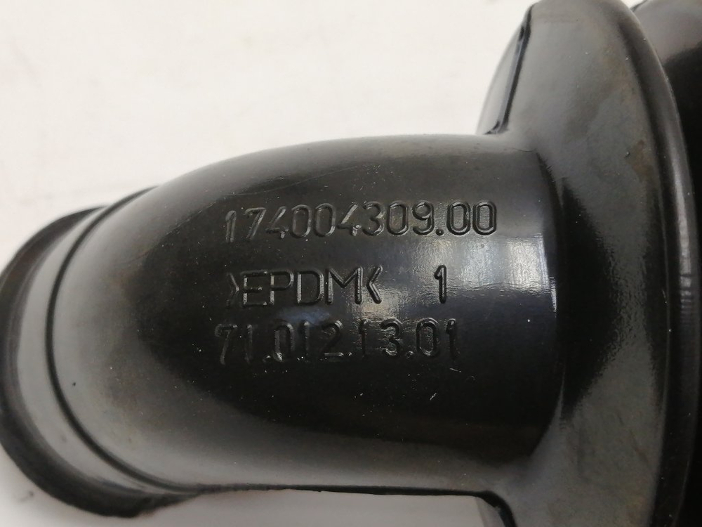 IWSD51051 кт121 Сливной патрубок для стиральной машины Indesit 174004309 б/у