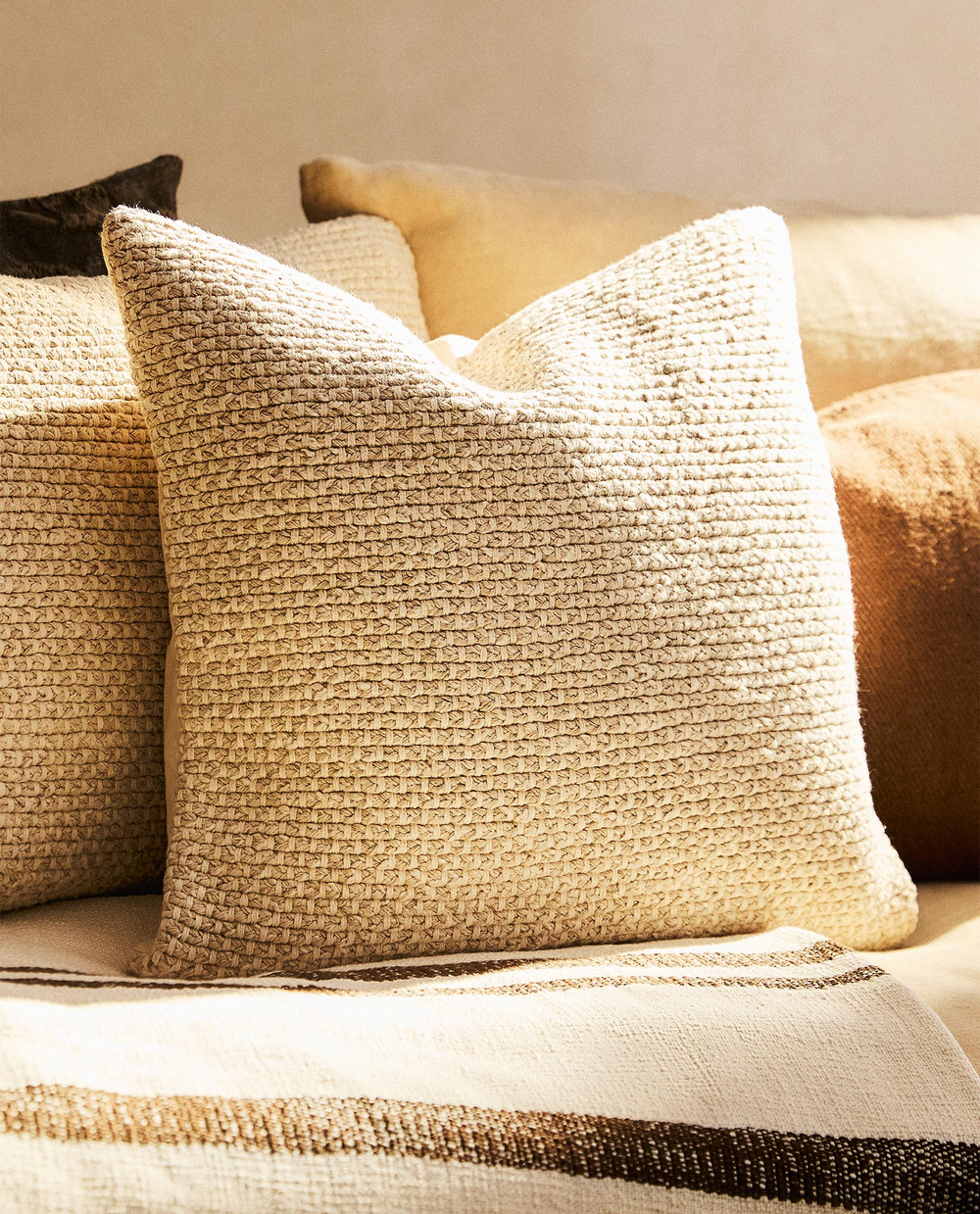 Zara Home наволочка декоративная из хлопка, светло-бежевый