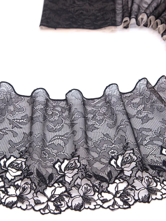 05-123 Вышивка на неэл. сетке 18 см, черный (правая)