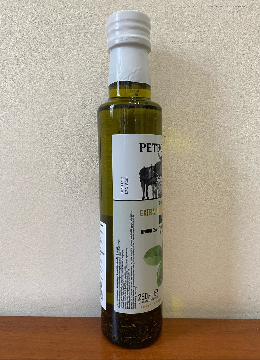 Оливковое масло Petromilos с базиликом Extra Virgin 250 мл Греция