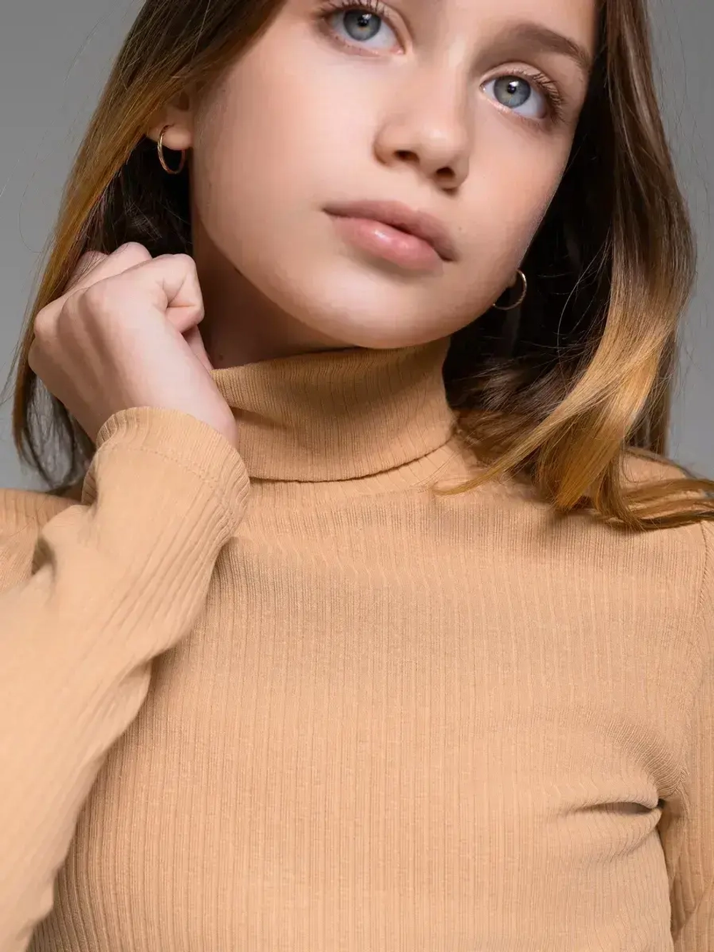 Бежевый лонгслив для девочки