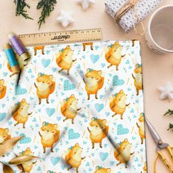 Ткань атлас танцующие лисички и голубые сердечки на белом фоне