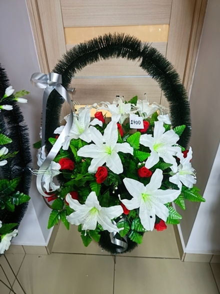 Корзина с лилиями огромная