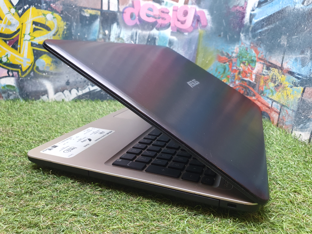 Ноутбук ASUS Pentium/4Gb/X540S