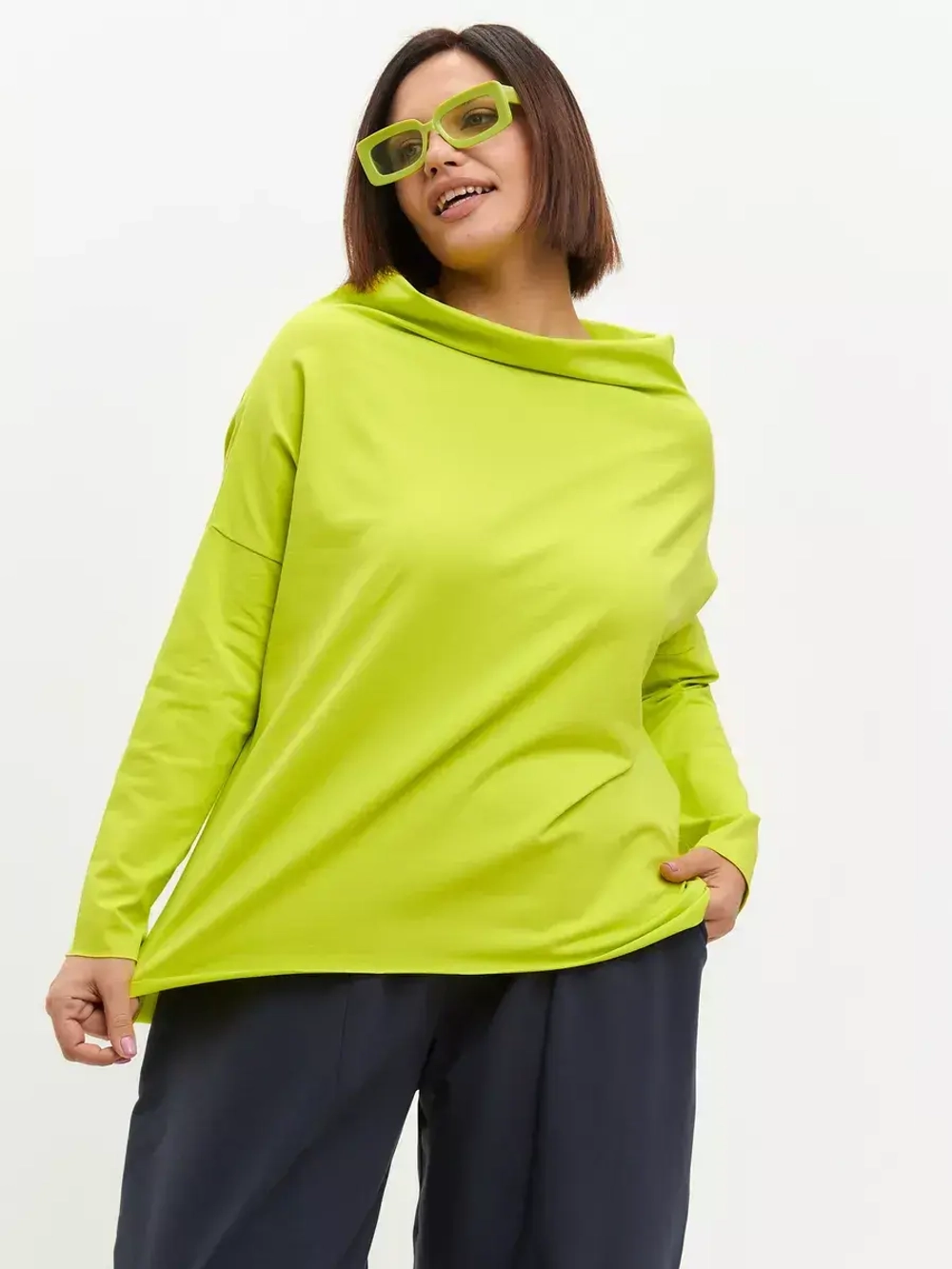 Лонгслив оверсайз с вырезом лодочка