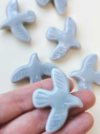 бкп3949-с Керамическая бусина "Птичка" 39*49мм, серая