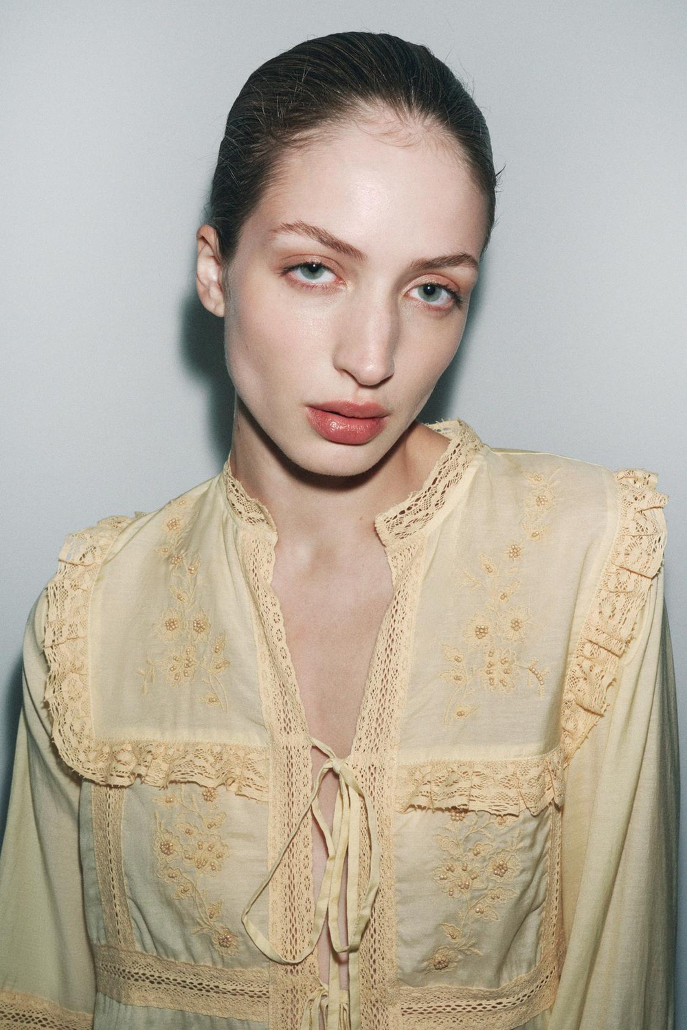 ZARA БЛУЗКА С КРУЖЕВНОЙ ВЫШИВКОЙ, ЖЕЛТЫЙ