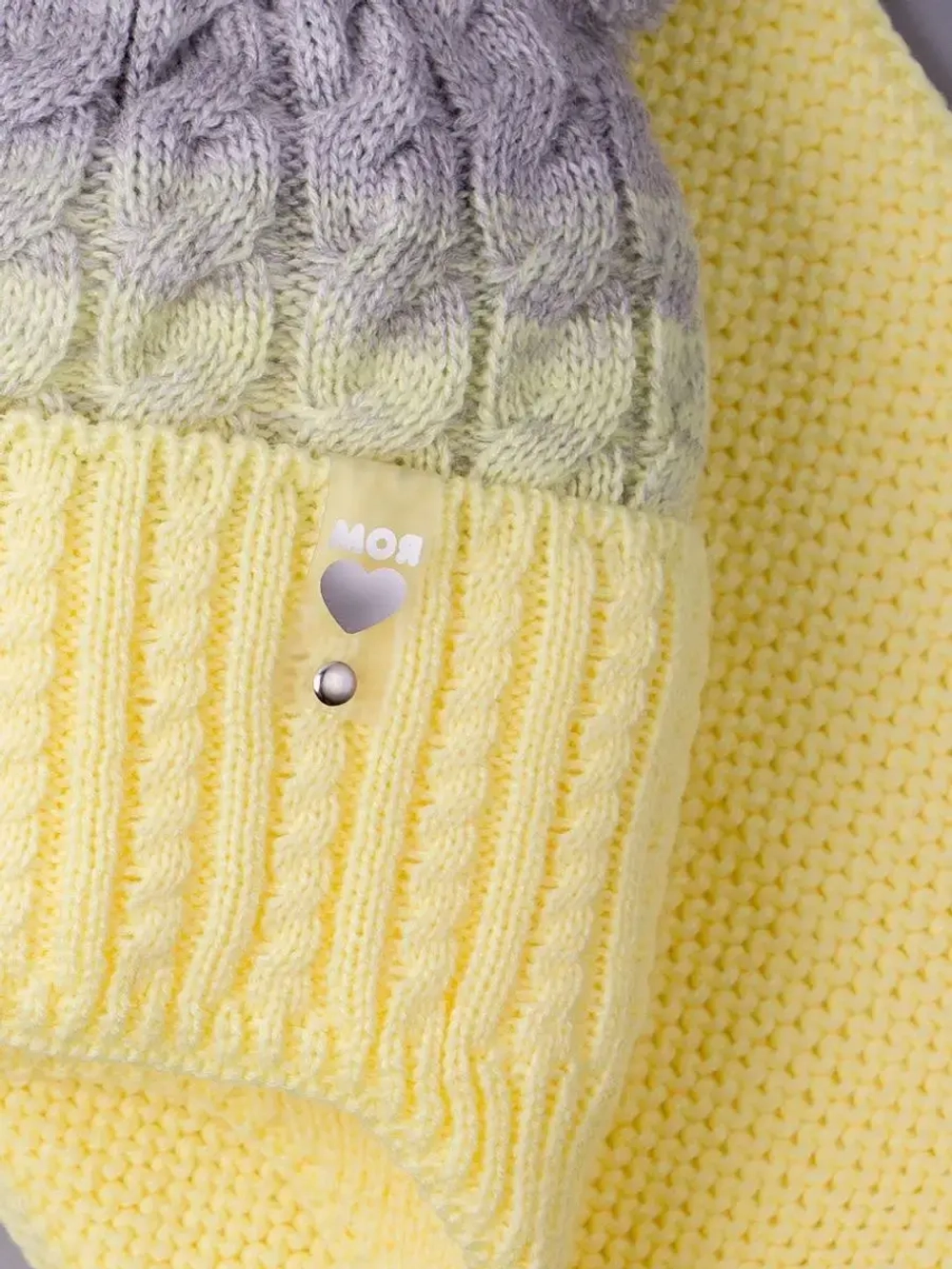 Шапка для девочки осенняя вязаная и снуд