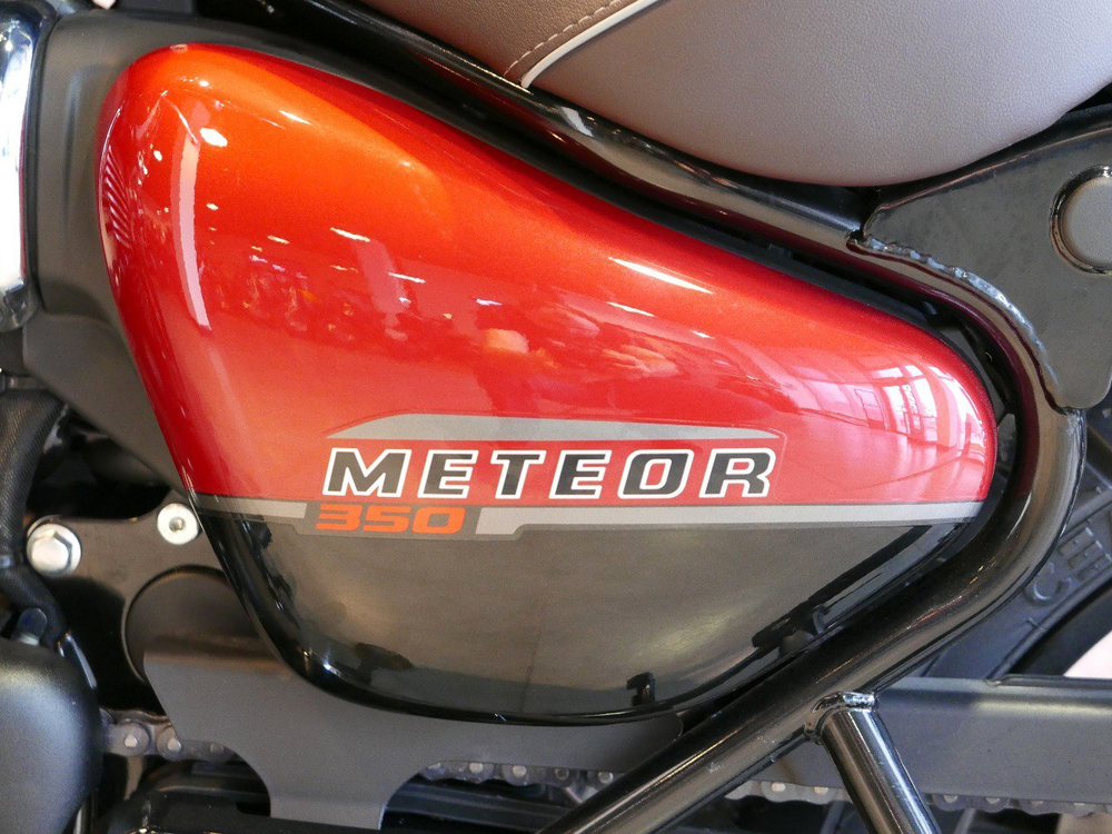 Royal Enfield Meteor 350 Supernova Red