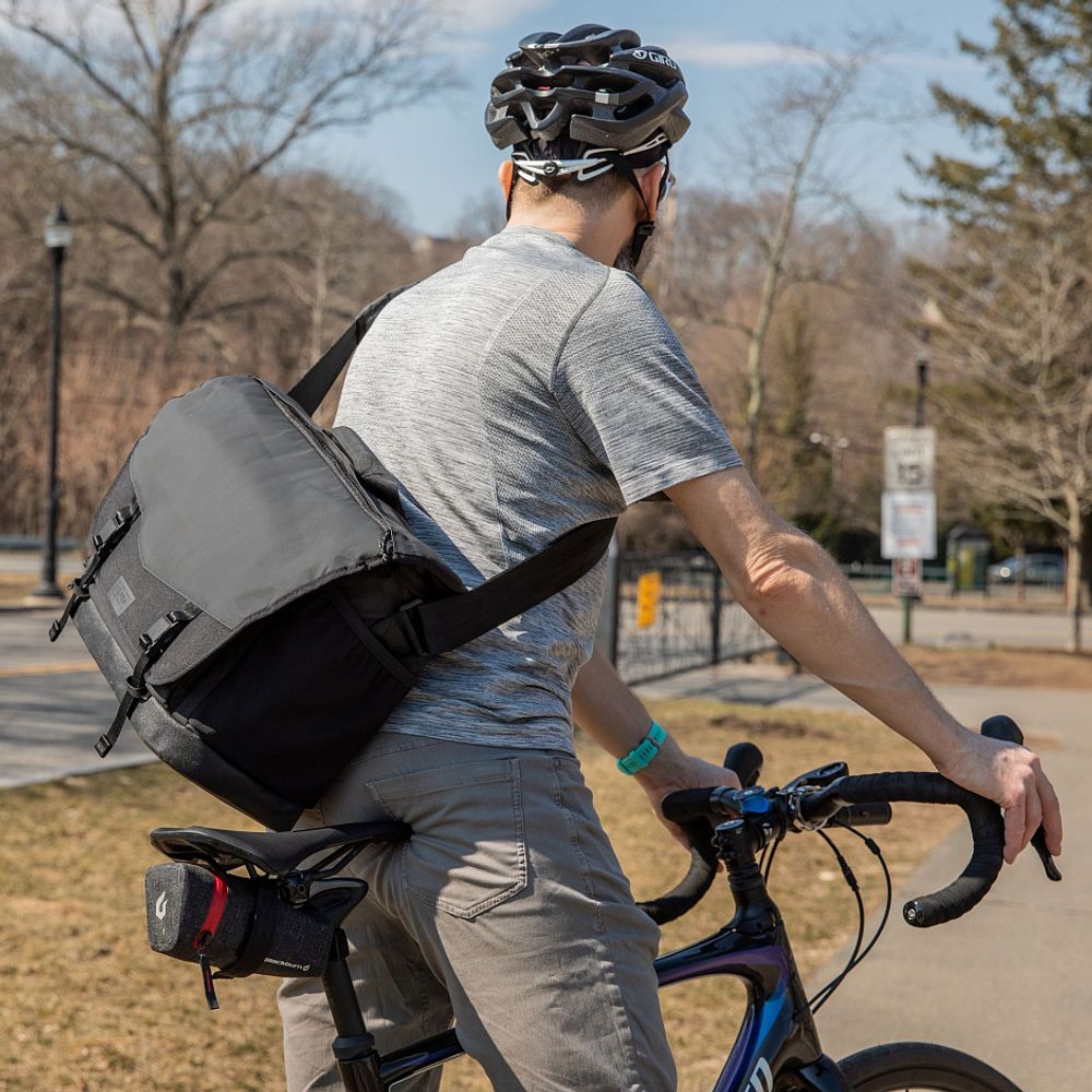 Tenba DNA Messenger 16 DSLR Black