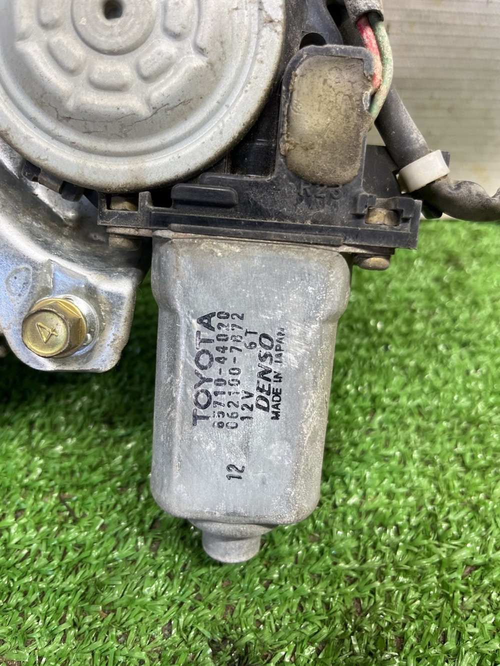 Стеклоподъемник задней правой двери Toyota Gaia... с пробегом