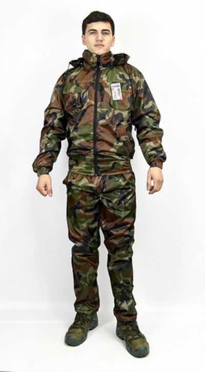 Камуфляжный костюм с капюшоном